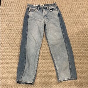 Universal Thread Light Wash Jeans